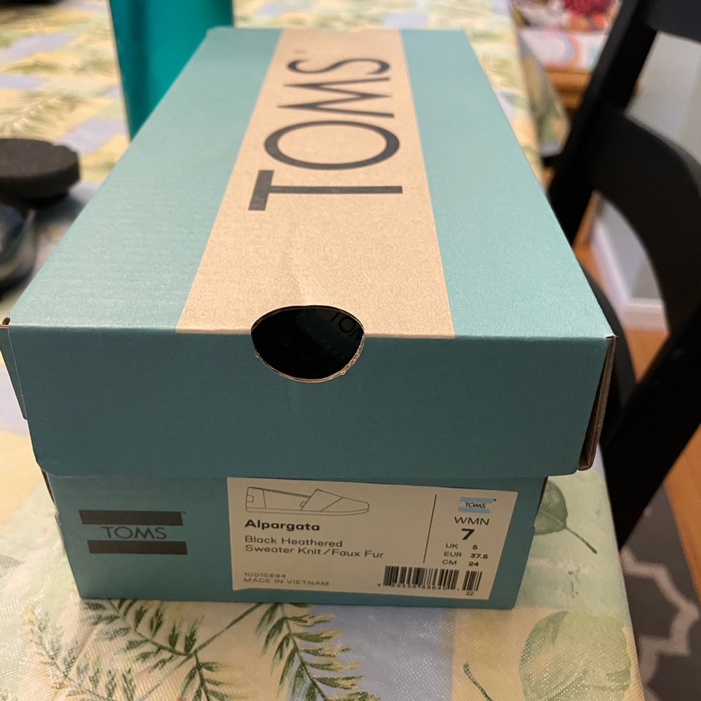 TOMS Women’s slip on